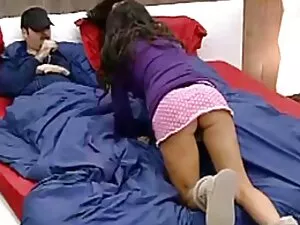 Jolie jeune blonde a ...